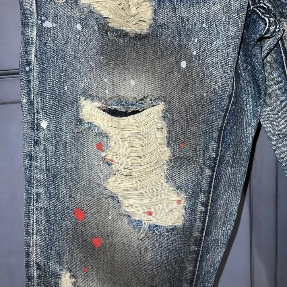 Embellish NYC Bob Distressed Blue Jeans with Paint Splatter Size 28 28x33 NWT